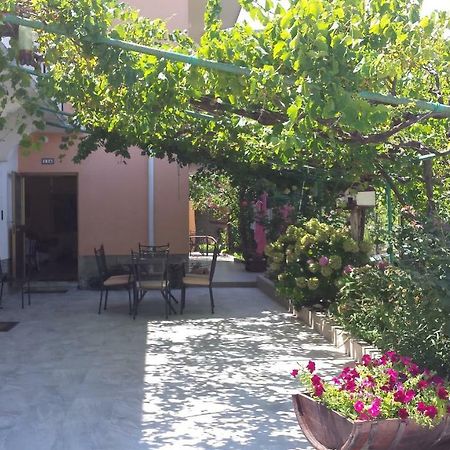 Guesthouse Familija Tariba Supetarska Draga Exterior photo