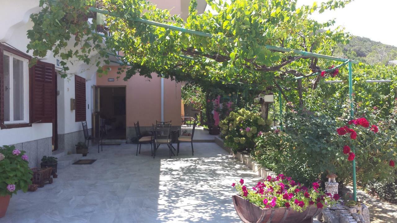 Guesthouse Familija Tariba Supetarska Draga Exterior photo